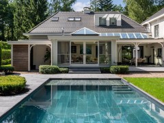 Hybrid Pools Une piscine aux lignes épurées dans un cadre boisé empreint de sérénité