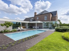  Biopools Koen Degroote Une piscine biologique élégante aux accents méridionaux